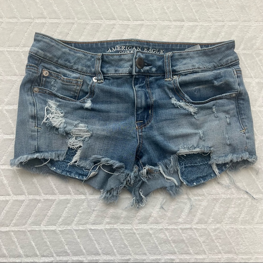 American Eagle 360• Super Stretch Distressed Denim Shorts size 8
